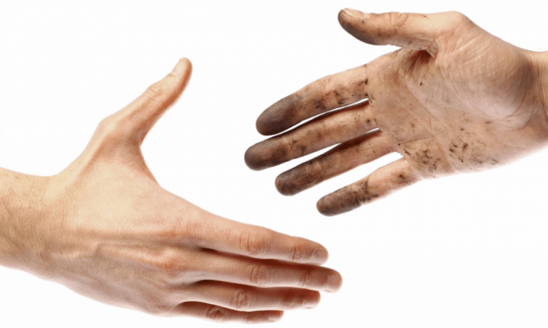 les mains sales comme cause d'une infection parasitaire